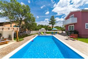 House - Tinjan