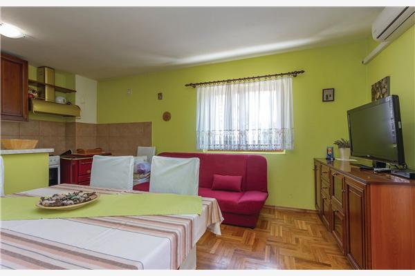 Hiša K1, na 10 osebe