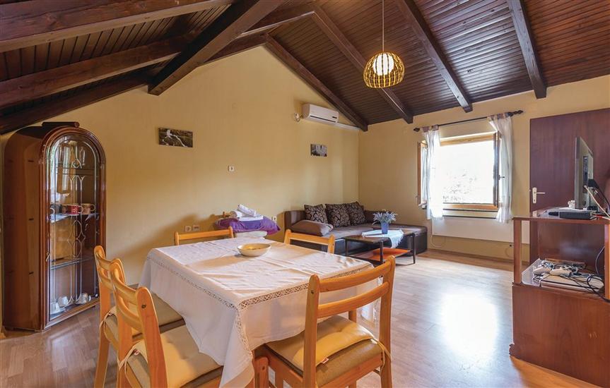 House K1, for 10 persons