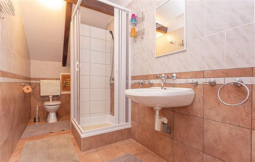 House K1, for 10 persons