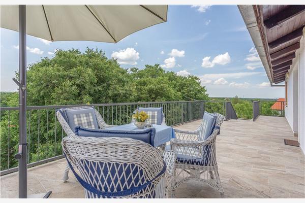 House K1, for 10 persons