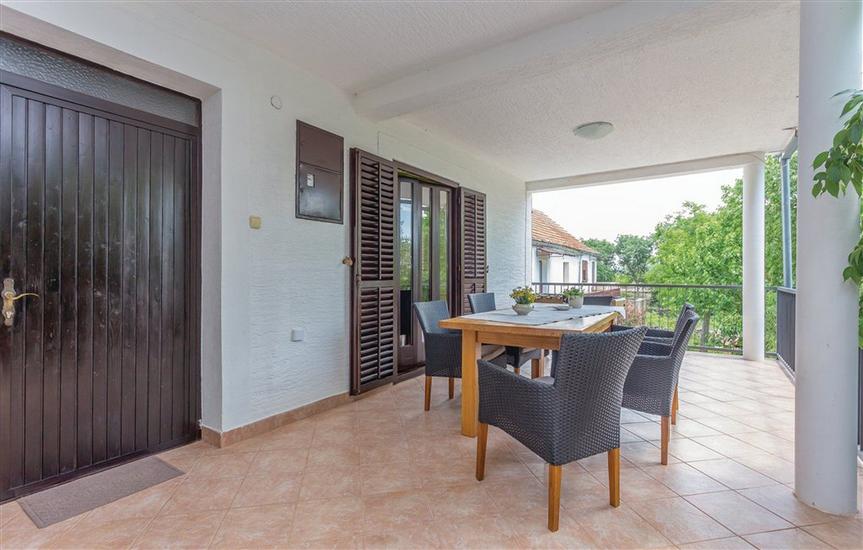 House K1, for 10 persons