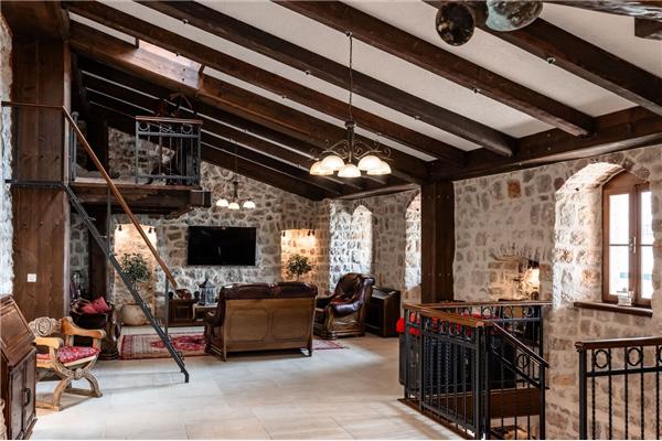 House K1, for 16 persons