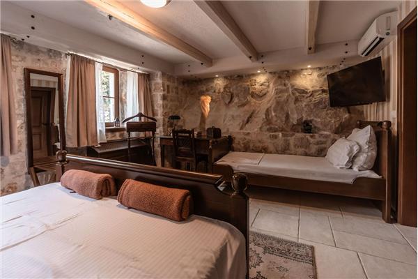 House K1, for 16 persons