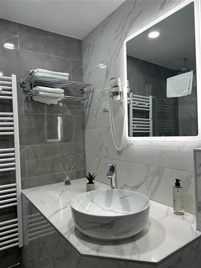 Room S4, for 3 persons