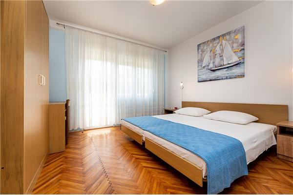 Apartment A1, for 5 persons