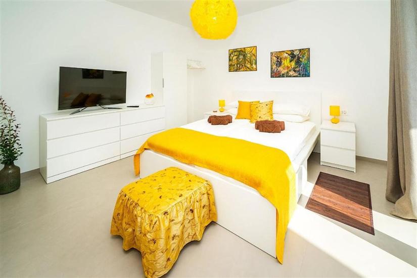 Apartment A1, for 5 persons