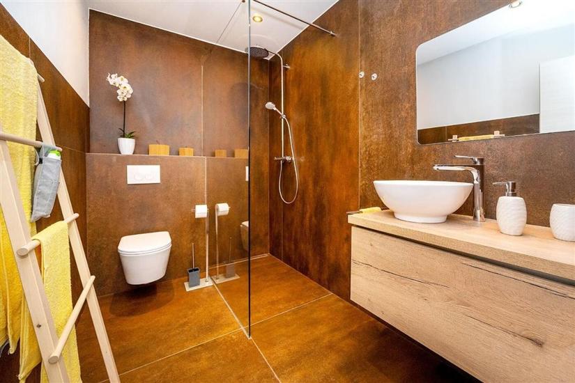 Apartment A1, for 5 persons