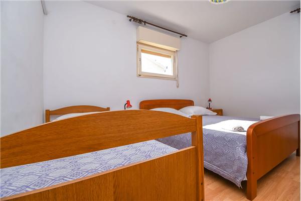 Apartment A2, for 5 persons