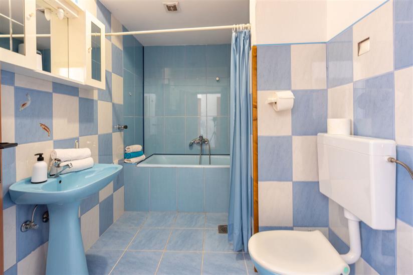 Apartment A1, for 5 persons