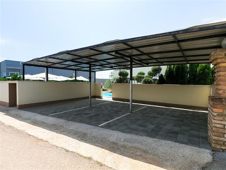 Apartment Birikina 3 s bazenom