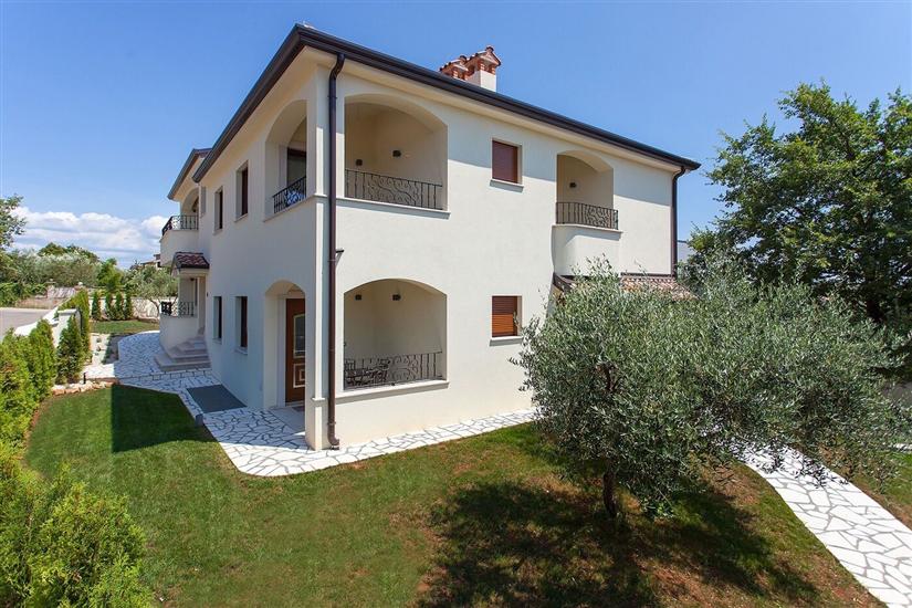 Apartment Birikina 3 s bazenom