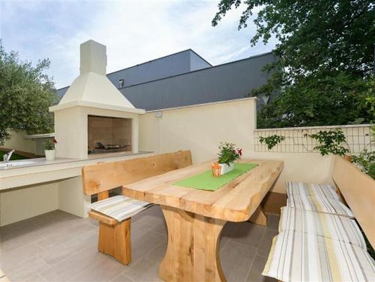 Apartment Birikina 3 s bazenom