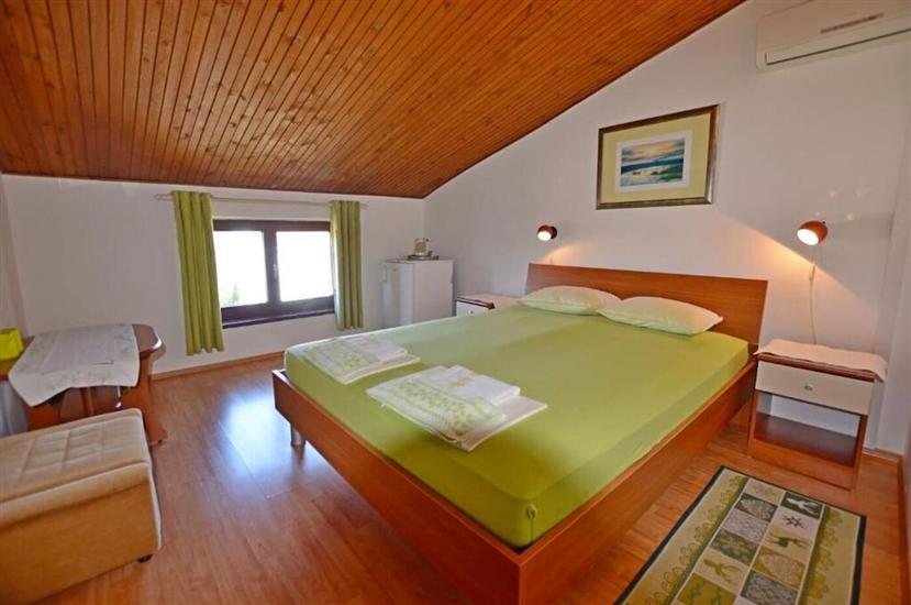 Room S3, for 2 persons