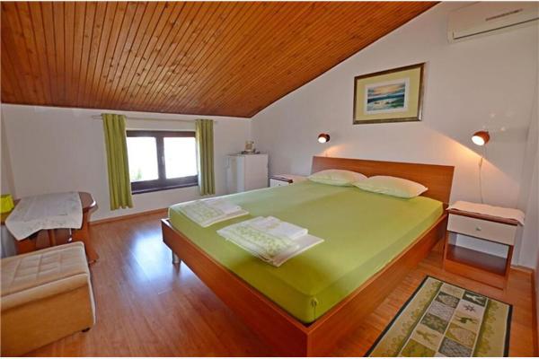 Room S3, for 2 persons