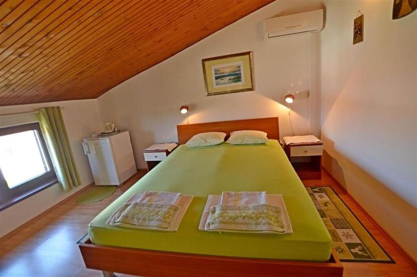 Room S3, for 2 persons