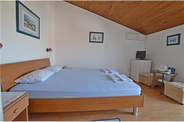 Room S4, for 2 persons