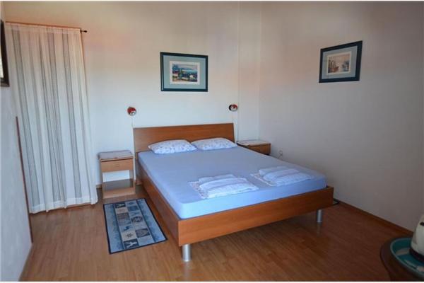 Room S4, for 2 persons