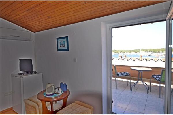 Room S4, for 2 persons