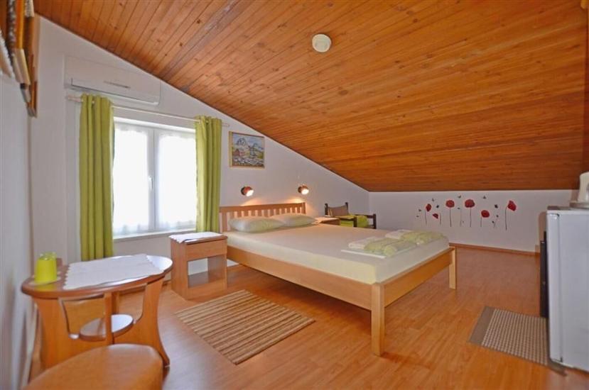 Room S6, for 2 persons