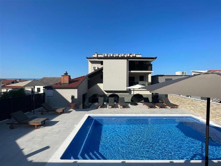 Apartments Villa Milas with pool