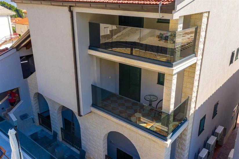 Apartments Villa Milas with pool