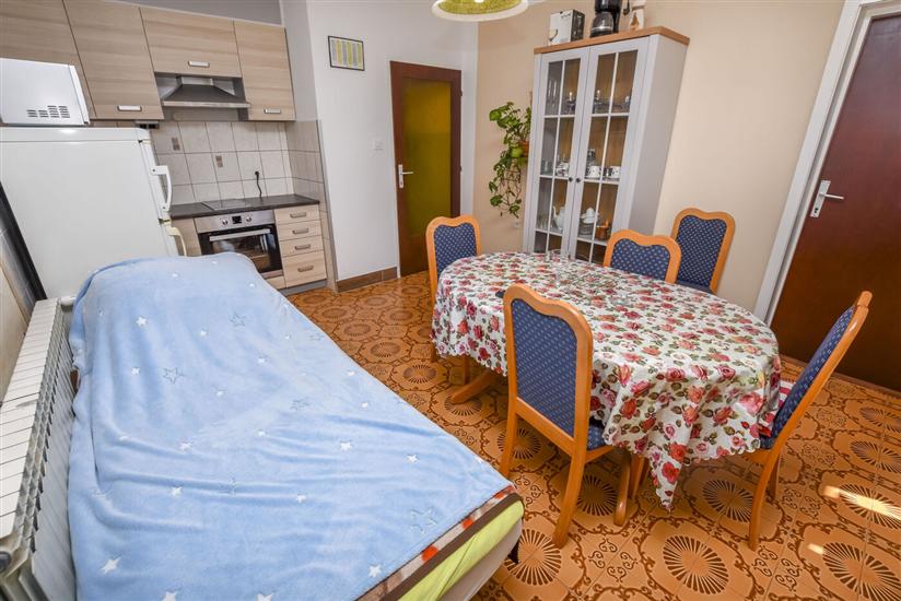 Apartment A2, for 5 persons