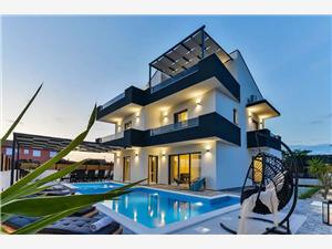 Villa Jomani Bibinje, Size 240.00 m2, Accommodation with pool, Airline distance to town centre 800 m