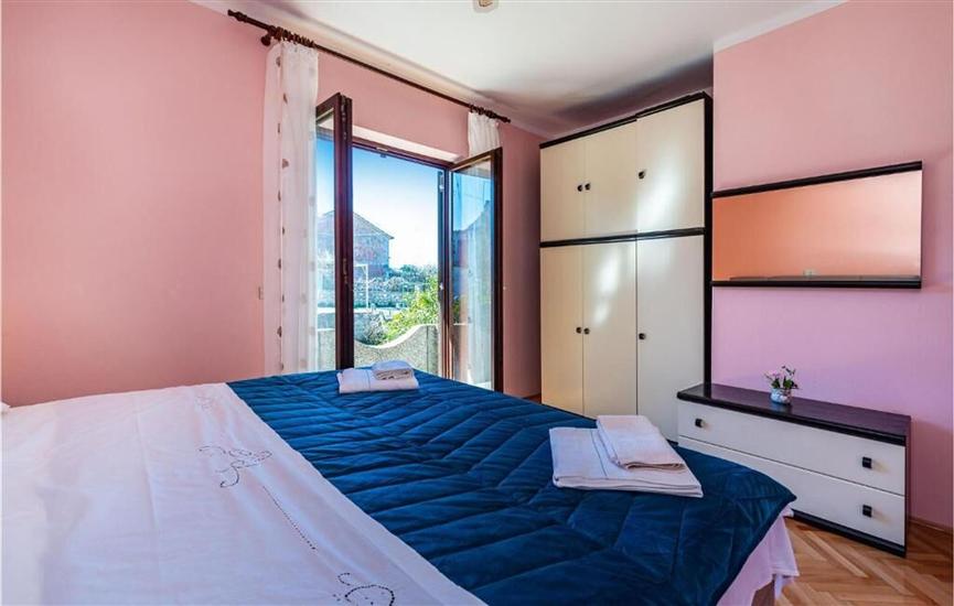 Apartment A1, for 6 persons