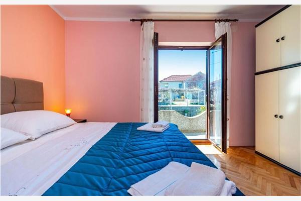 Apartment A1, for 6 persons