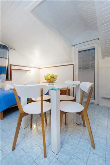 Room S5, for 4 persons