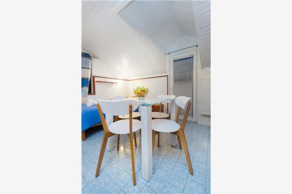 Room S5, for 4 persons