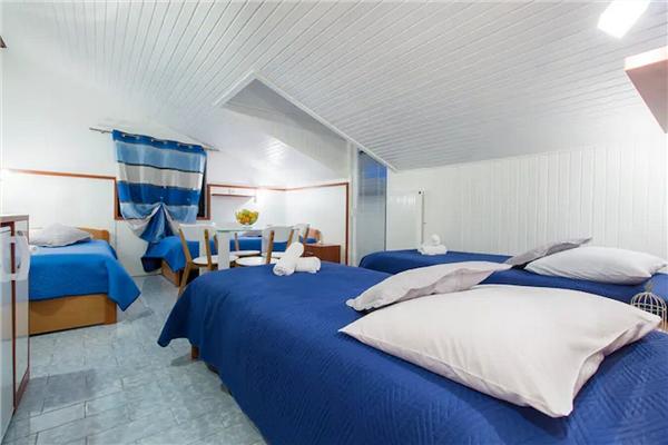 Room S5, for 4 persons