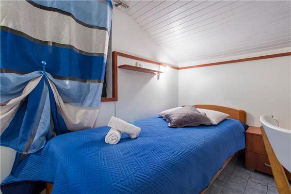 Room S5, for 4 persons