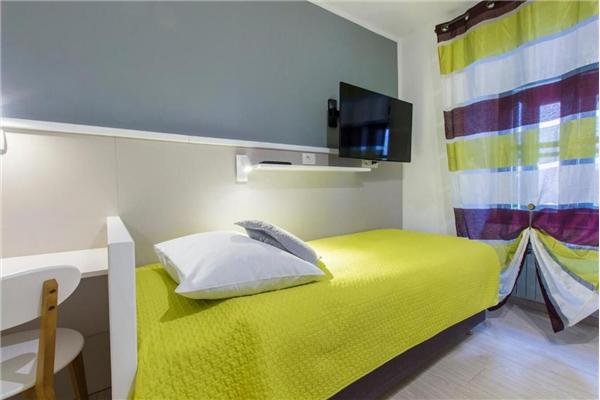Room S4, for 3 persons