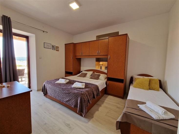 Room S1, for 2 persons