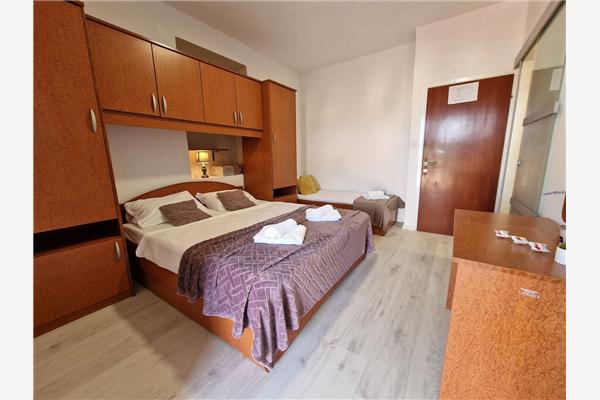 Room S1, for 2 persons