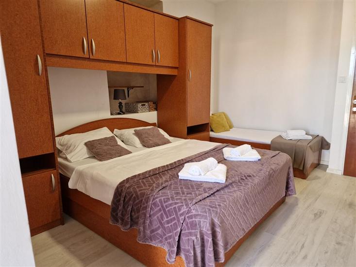 Room S1, for 2 persons