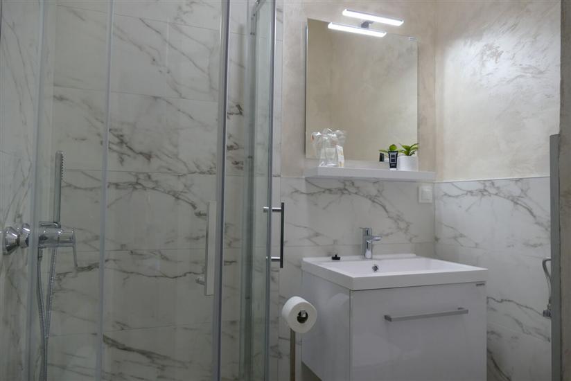 Room S1, for 2 persons