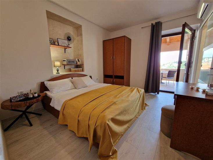 Room S3, for 2 persons