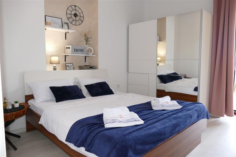 Room S4, for 2 persons