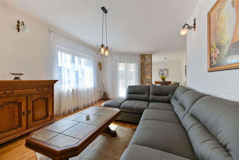 Apartment A2, for 6 persons