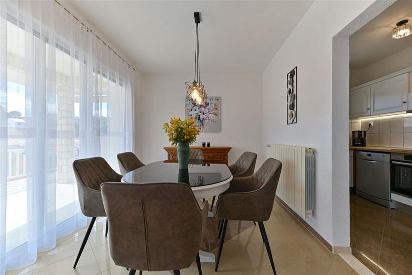 Apartment A2, for 6 persons