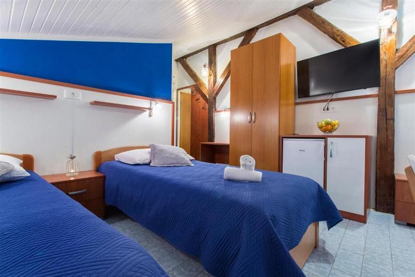 Room S5, for 4 persons