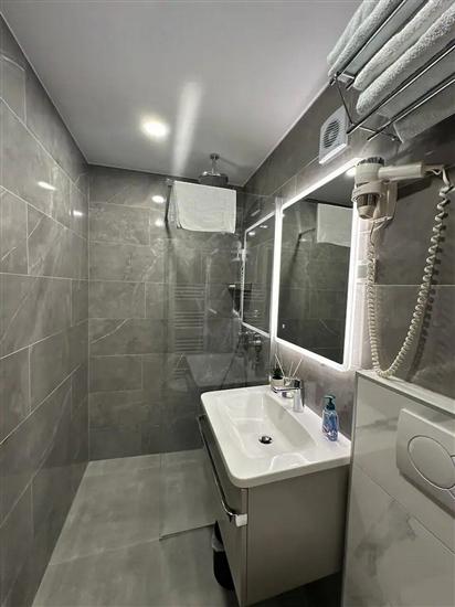 Room S8, for 3 persons