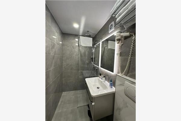 Room S8, for 3 persons