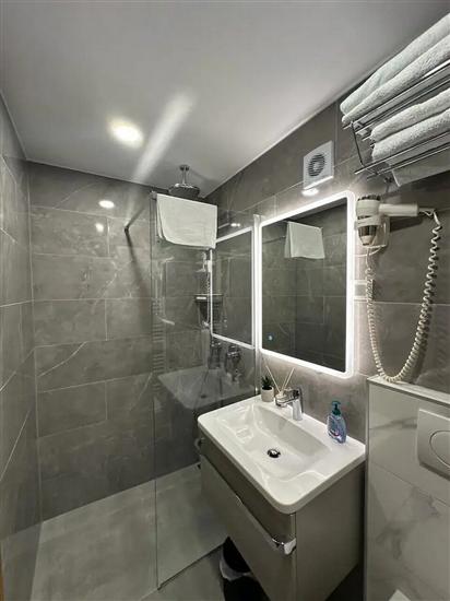 Room S8, for 3 persons