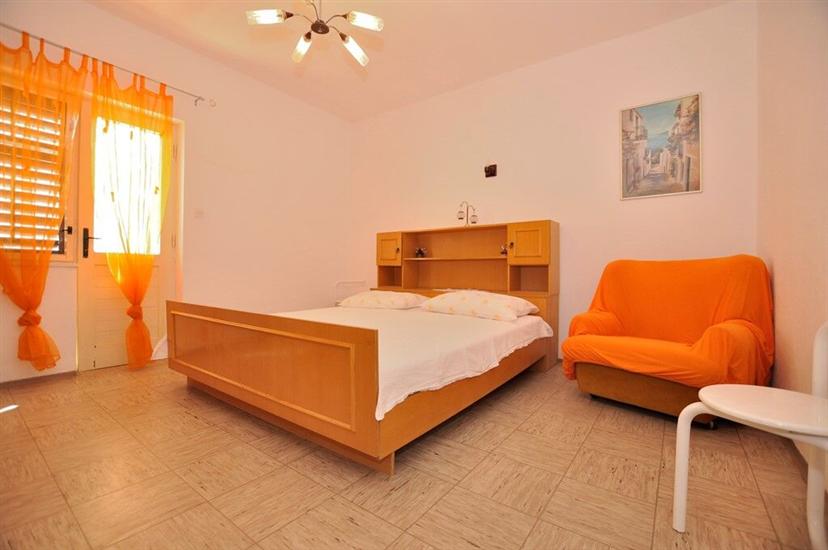 Apartment A2, for 5 persons