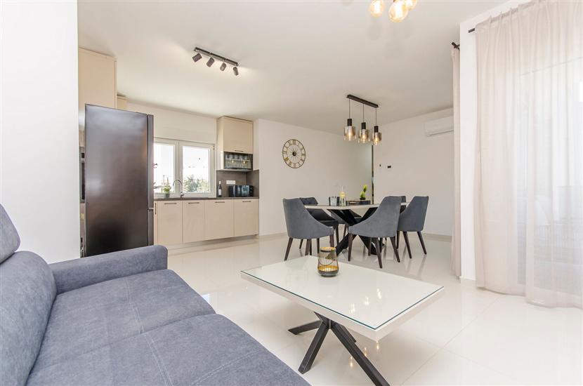 Apartment A2, for 6 persons