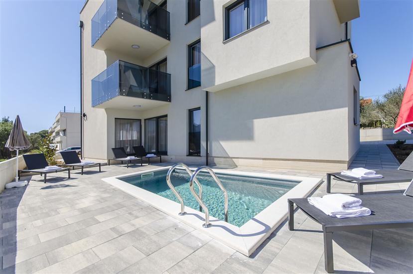 Apartments Villa V2 with rooftop